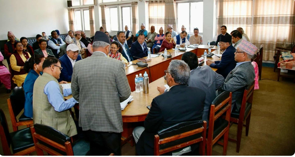 नेकपा माओवादी केन्द्रको संसदीय दलको पूर्ण बैठक सिंहदरबार स्थित दलको कार्यालयमा जारी