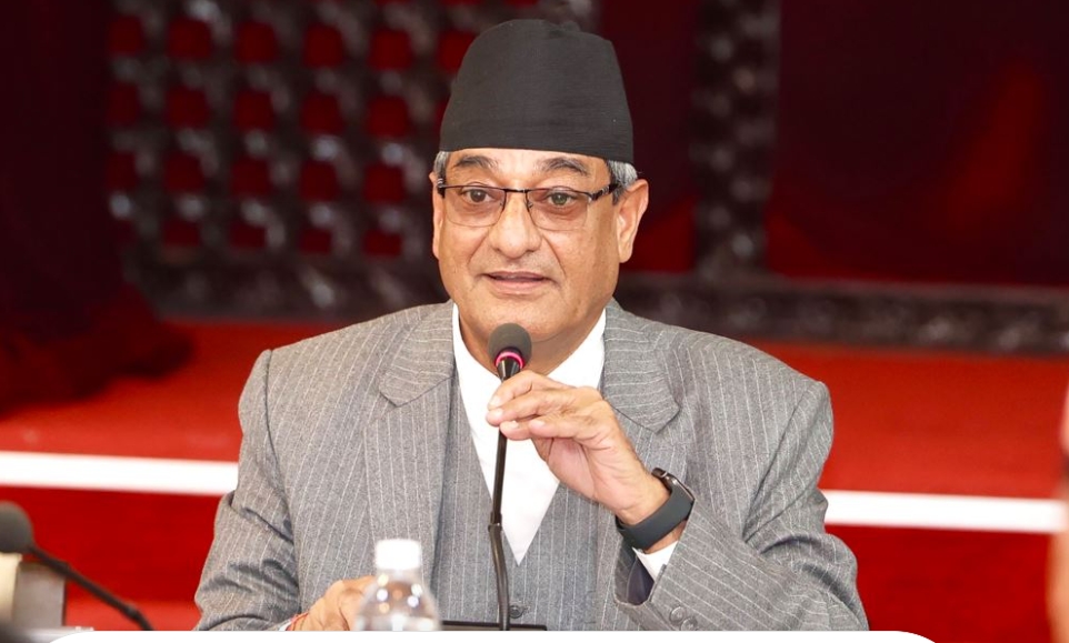 भिजिट भिसामा विवादित गृहमन्त्री रमेश लेखकलाई राजीनामा दिन कांग्रेसबाटै चर्काे दबाब