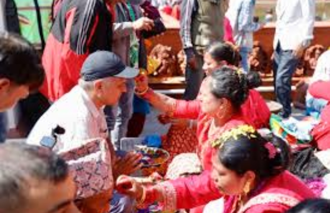 रानिपोखरीको बालगोपालेश्वर मन्दिरमा दिदिबहिनी नहुनेले  लगाए भाइटीका