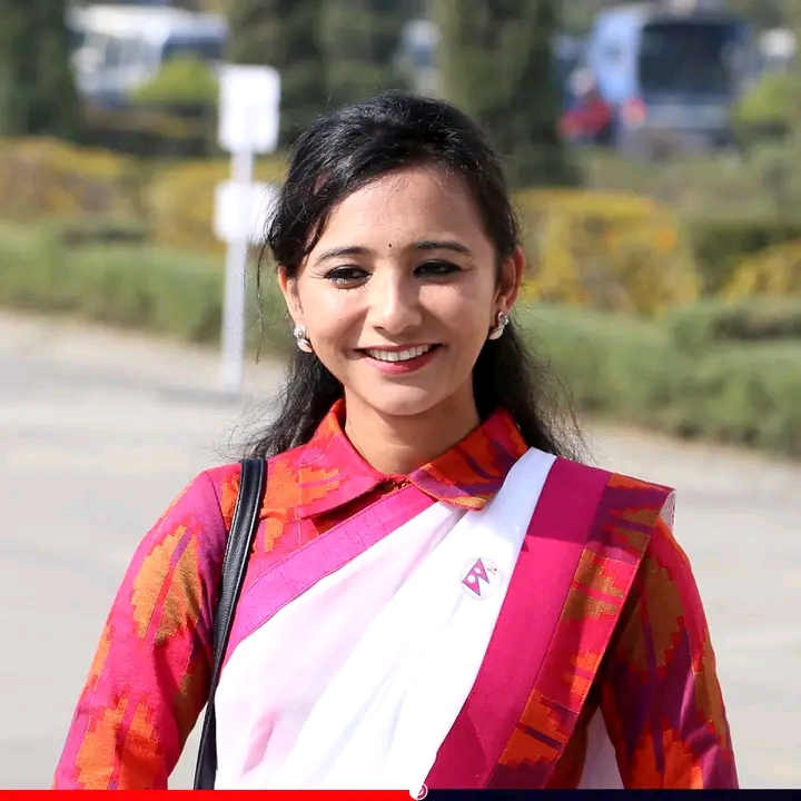 अब विकल्पहरुलाई समेटेर मूलधारको मध्यमार्गी राजनीति गर्नुपर्छः डा.तोसिमा कार्की