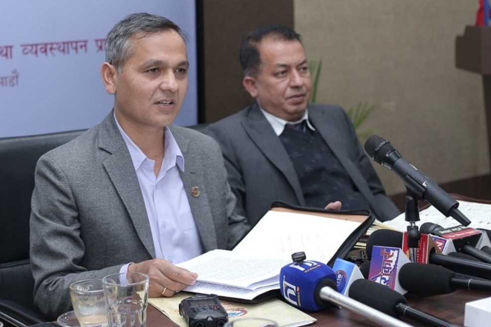 शीतलहर र हिमपात केन्द्रित पूर्वतयारी गर्न सम्बन्धित पक्षलाई गृहमन्त्री अर्यालको निर्देशन