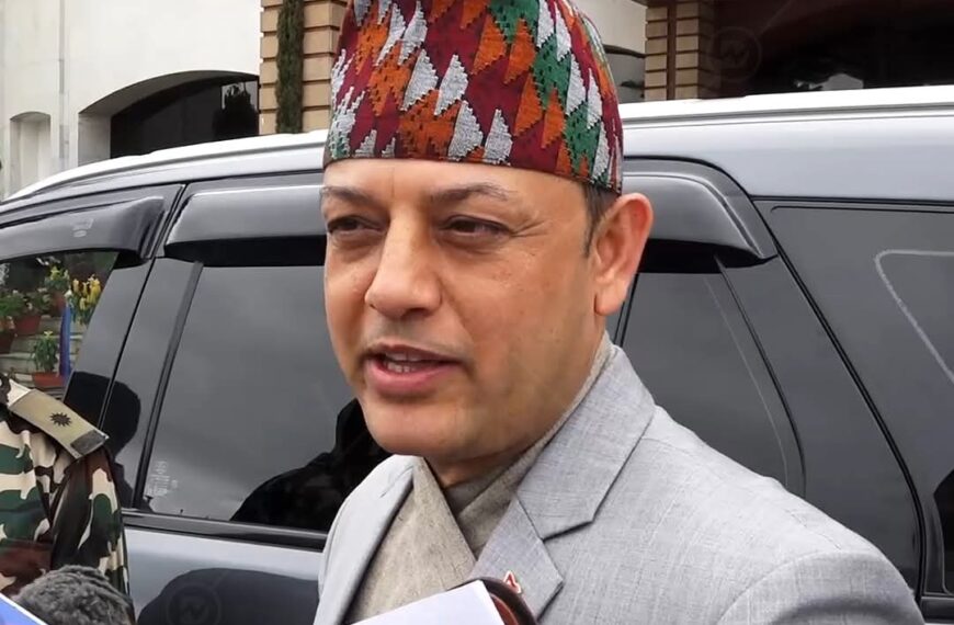 उपसभापति डिपी अर्याल रास्वपा परित्याग गर्दै