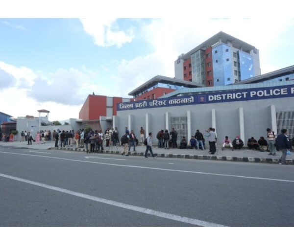 डेरामा बस्नेको विवरण राख्न घरधनीलाई काठमाडौंमा प्रहरिको अनुरोध