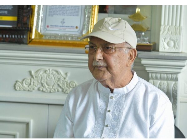 एमाले सचिवालय बैठकमा अल्पमतमा परेका अध्यक्ष ओलिले आज जवाफ दिने