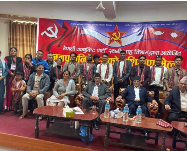 क्रान्तिकारी कम्युनिस्ट पार्टी निकट विद्यार्थी सङ्गठनका २० जना नेताहरु नेकपामा प्रवेश