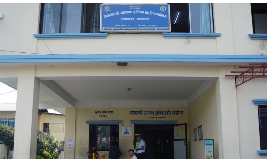 अवैध गतिविधि हुने भन्दै कालो सिसाका सवारीमाथि ट्राफिकले कडाइ सुरु