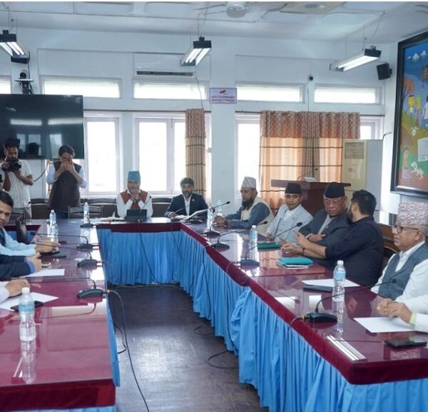सिंहदरबारमा सर्वदलीय बैठक सुरु:समसामयिक राजनितिबारे छलफल हुदै