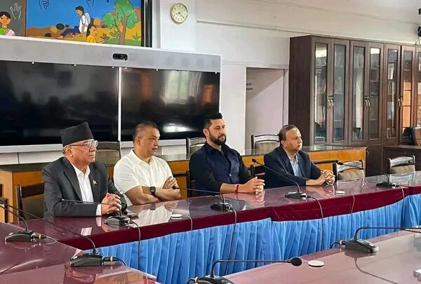 सिहदरबारमा सर्वदलीय बैठक प्रचण्ड र गगन थापा सहभागी