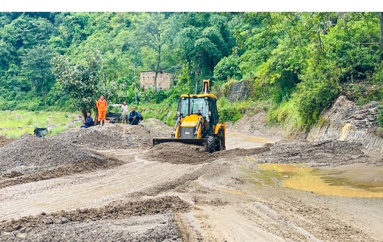 मुख्य राजमार्गका ९ स्थानमा अवरोध,
