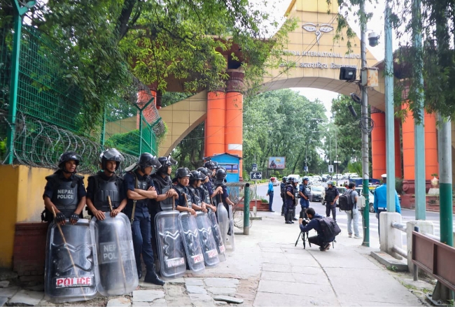केहीबेरमा काठमाडाैं उत्रिँदै देउवा, विमानस्थलमा सुरक्षा कडा