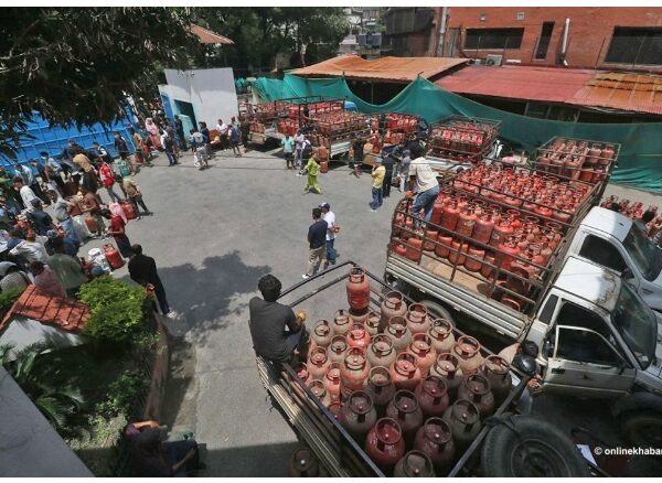 आयल निगमले आज ग्यास नबाँड्ने, पायक पर्ने बिक्रेताबाट किन्न अनुरोध