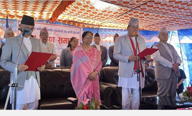 मुख्यमन्त्री थापाद्वारा पद तथा गोपनीयताको शपथ गरेको छ