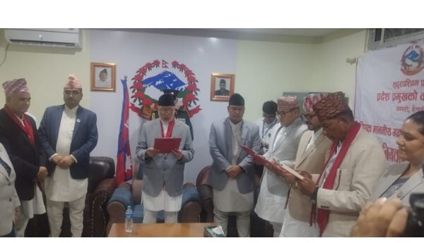 सुदूरपश्चिम प्रदेशका नवनियुक्त मन्त्री र राज्यमन्त्रीले लिए शपथ