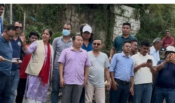 नेकपा नेता पुर्ब अर्थमन्त्री पुनले गरे बाढी प्रभावित क्षेत्रको निरीक्षण, गृहमन्त्रीको गराए ध्यानाकर्षण