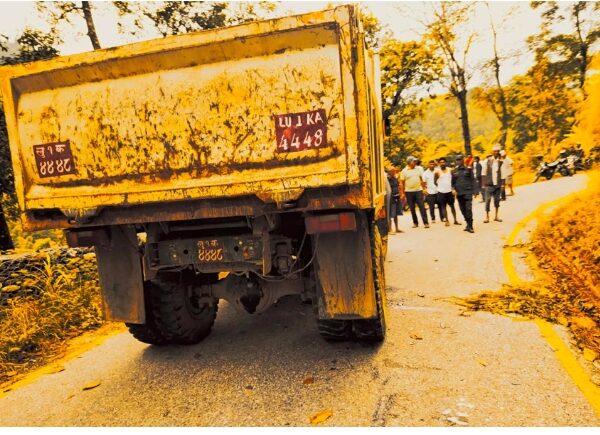 धुर्कोटमा टिप्पर र मोटरसाइकल ठोक्किंदा एक जनाको मृत्यु