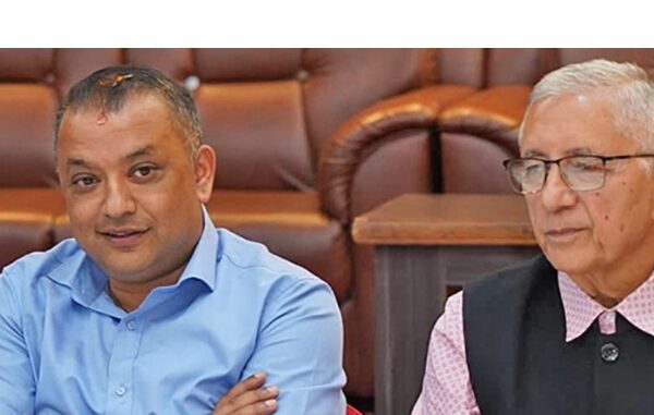 काङ्ग्रेस सभापती गगन थापा र शेखर कोइराला बीच म्यारियट होटलमा छलफल