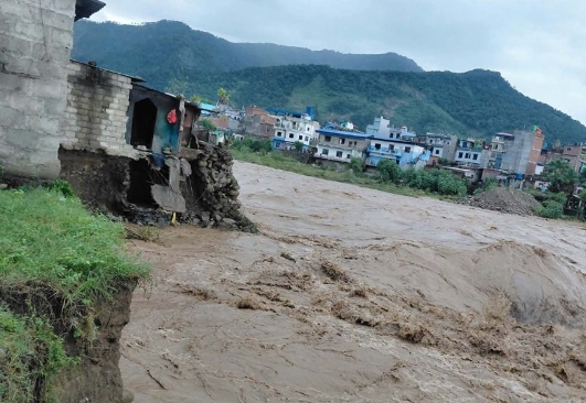 बुटवलमा तिनाउ नदीको बाढीले दुई घर बगायो, ३ घरमा क्षति